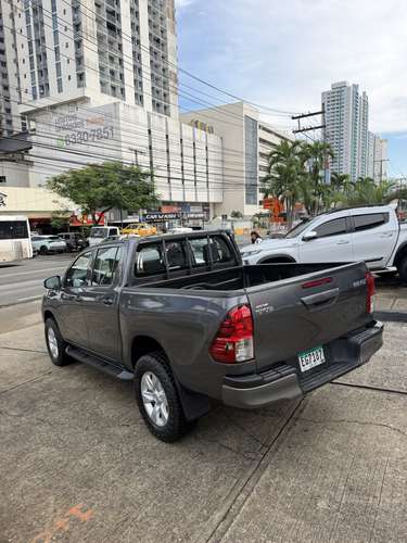 TOYOTA HILUX 2023 - Imagen 4