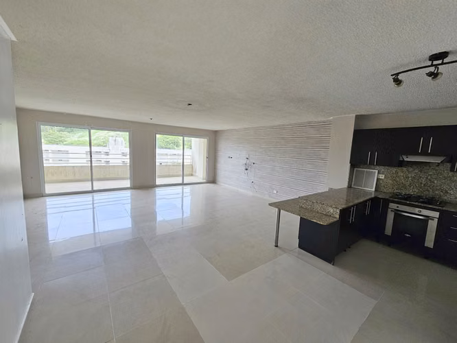 Sale of 4 bedroom apartment in P.H. Altamira Gardens. Make an offer