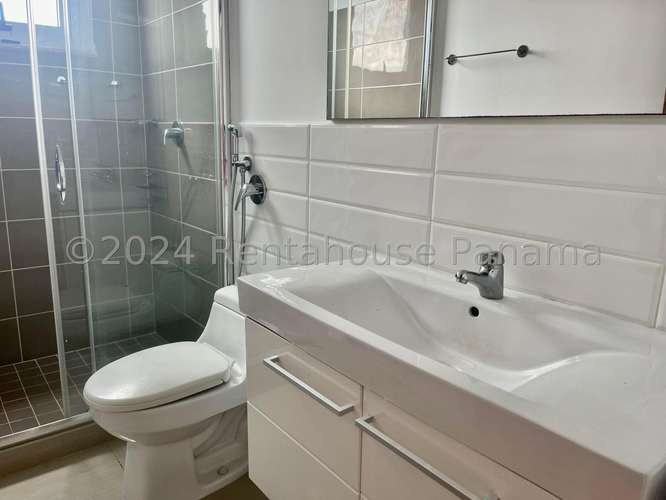 Alquiler de Apartamento pent house de 4 recamaras piso alto  - Imagen 12