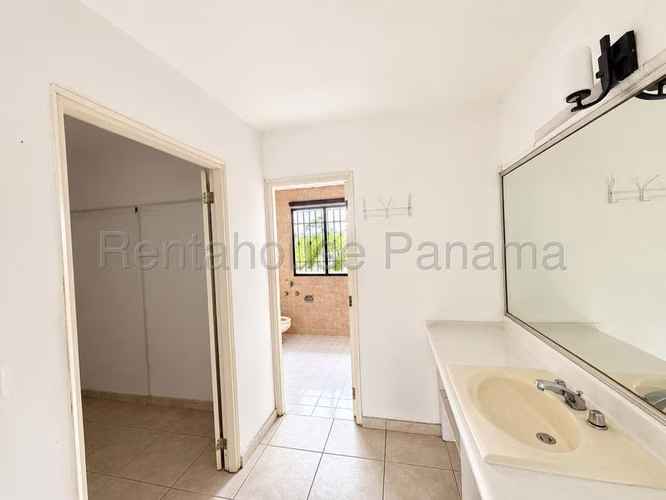 J1582GRR Venta de Casa en Las Cumbres 