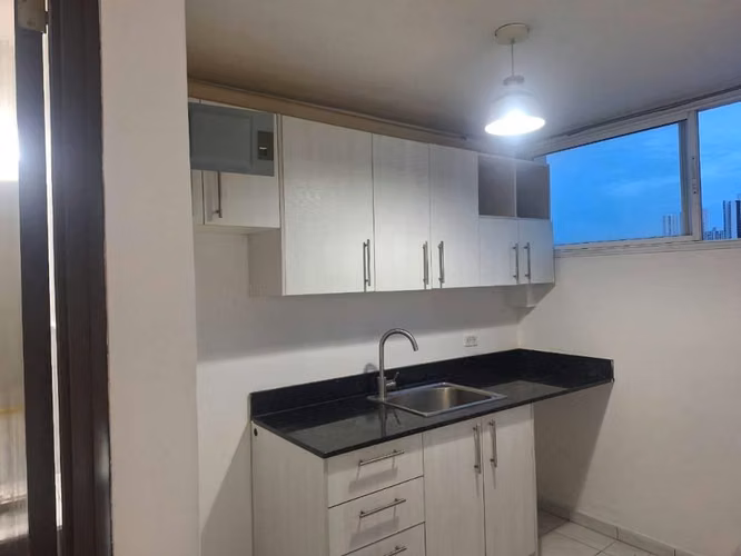 Alquilo Apto. 2rec Parque Lefevre - Imagen 2