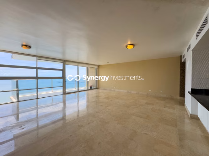 Apartamento en Avenida Balboa con vista al mar