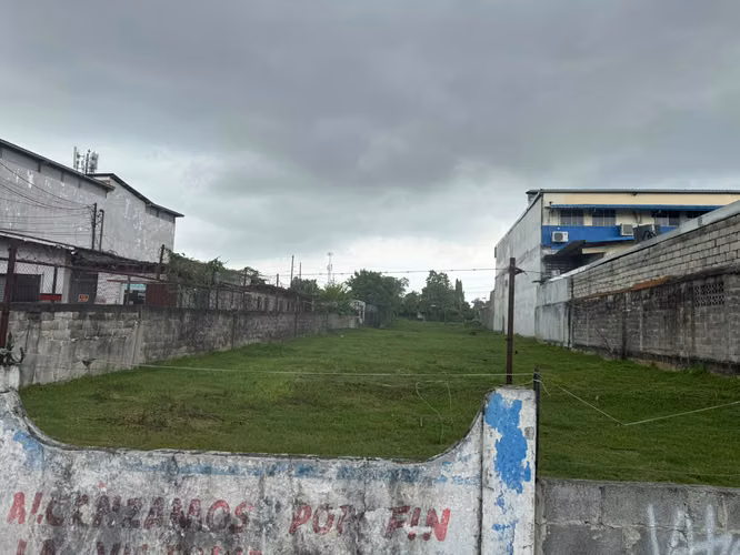 VENDO TERRENO EN LA VIA PRINCIPAL DE PEDREGAL FRENTE A LA ENTRADA VILLA LOBOS ZONA MOVIDA - Imagen 9