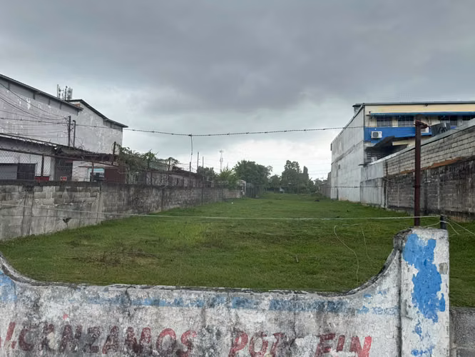 VENDO TERRENO EN LA VIA PRINCIPAL DE PEDREGAL FRENTE A LA ENTRADA VILLA LOBOS ZONA MOVIDA - Imagen 3