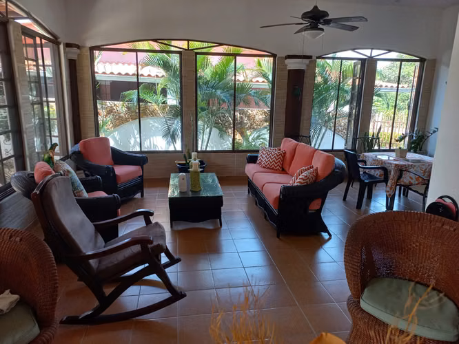 Venta de Hermosa Casa en Penonomé. Excelente Precio. Lista para Ocupar.  - Imagen 2