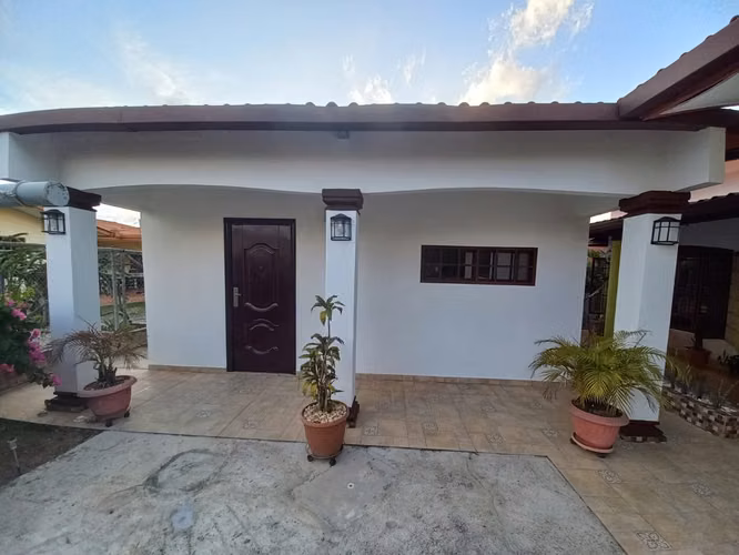 Venta de Hermosa Casa en Penonomé. Excelente Precio. Lista para Ocupar.  - Imagen 9
