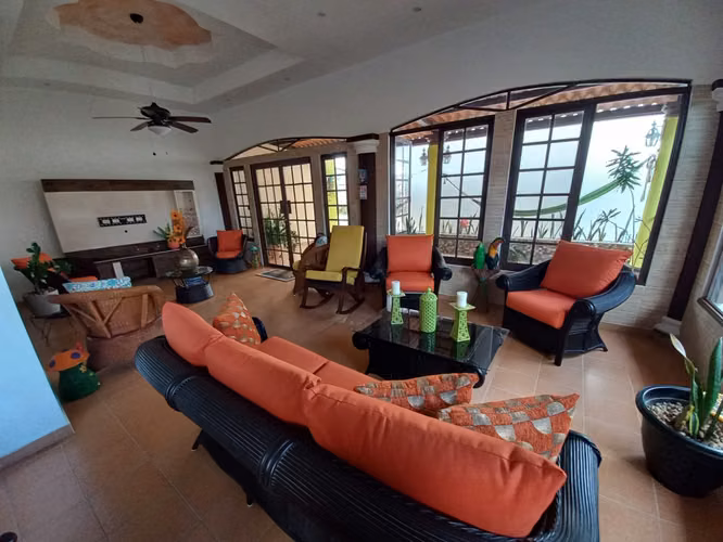 Venta de Hermosa Casa en Penonomé. Excelente Precio. Lista para Ocupar. 