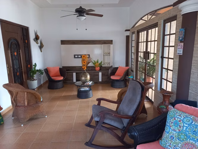 Venta de Hermosa Casa en Penonomé. Excelente Precio. Lista para Ocupar.  - Imagen 3
