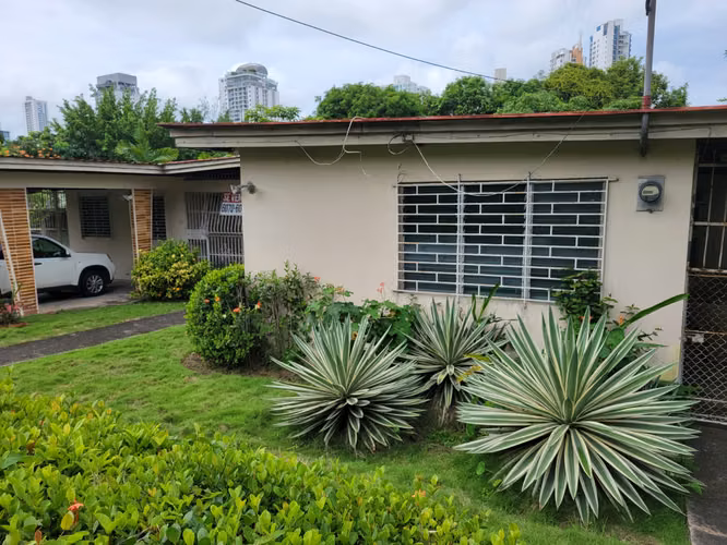 Venta de casa en Altos del Golf