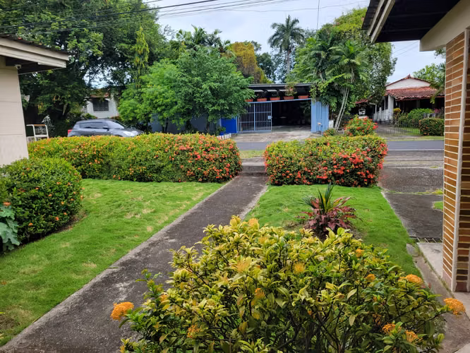 Venta de casa en Altos del Golf