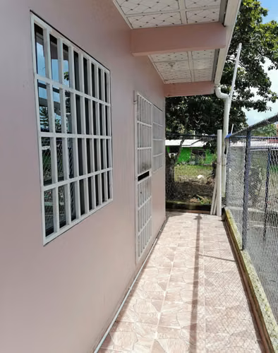 Alquilo apartamento de 1 habitación ,sala cocina, baño . En la chorrera , Barrio Colón .cerca del iPhe vía El chorro