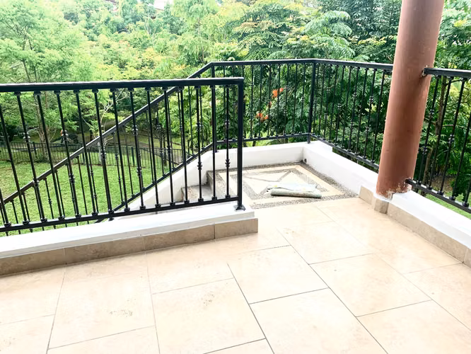 VENDO EXCLUSIVO APARTAMENTO GARDEN CON PATIO EMBASSY CLUB