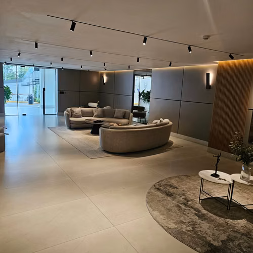 Apartamento en Alquiler | Vista al Parque Omar | 2 Estacionamientos + Bodega - Imagen 13