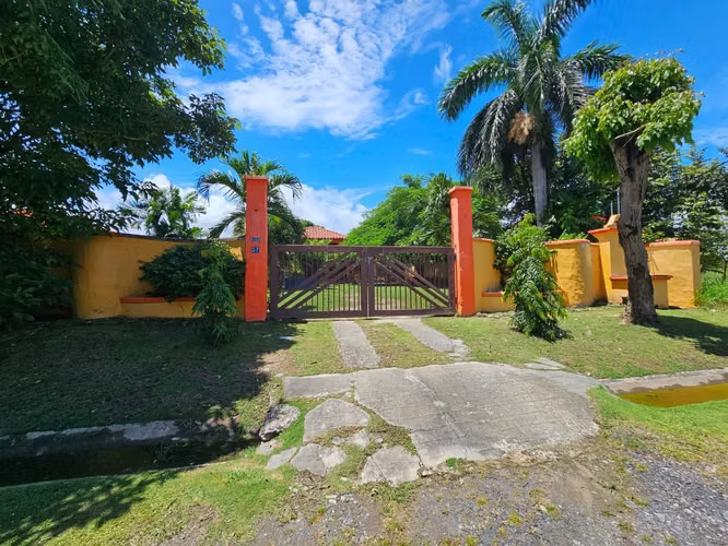 Coronado. Casa 1200mts 5r 4b piscina $495,000.00  - Imagen 2