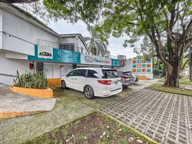 Venta de Plaza Comercial en Santa Elena