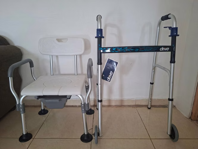 INODORO PORTÁTIL  Y ANDADERA