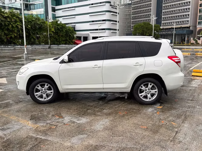 Excelente Oportunidad Toyota Rav4 2013 Automatico - Imagen 2