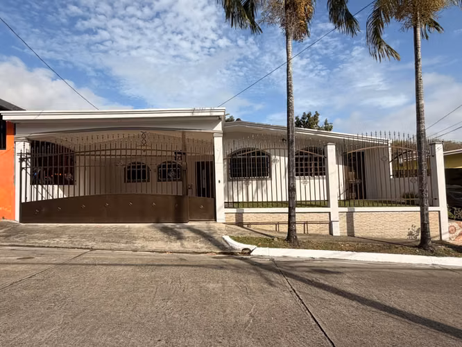 House for sale in Villa zaita near the main avenue (AA)
