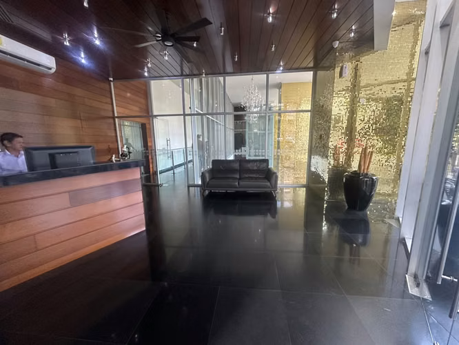 Se Vende o Se Alquila Oficina en el Corazón del Área Bancaria de Obarrio – Espacio Funcional para Ejecutivos