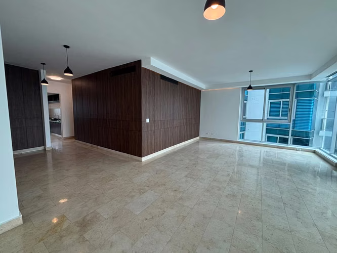  ¡LUJO, AMPLITUD Y VISTA AL MAR! APARTAMENTO EN ALQUILER – $2,500  - Imagen 2