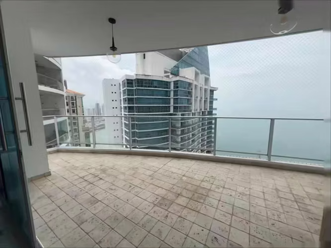  ¡LUJO, AMPLITUD Y VISTA AL MAR! APARTAMENTO EN ALQUILER – $2,500 