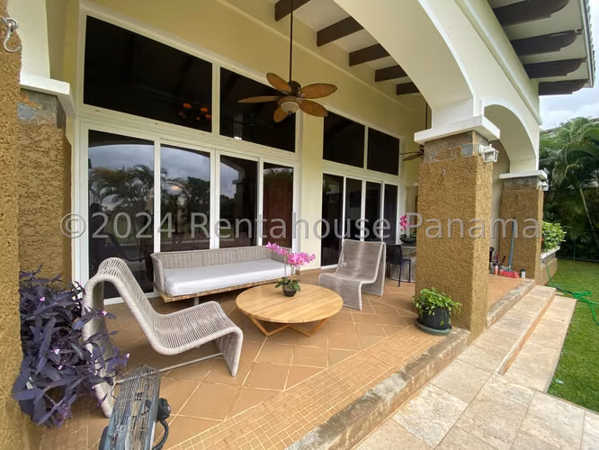 Venta de Casa con Línea blanca en Panama Pacifico Tucan Country Club EC