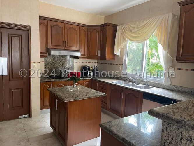 Venta de Casa con Línea blanca en Panama Pacifico Tucan Country Club EC
