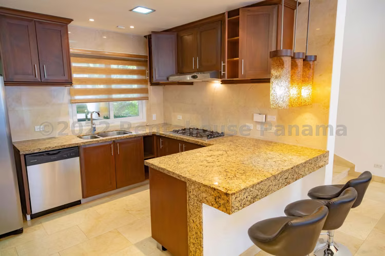 Venta de Casa con Línea blanca en Panama Pacifico Tucan Country Club EC