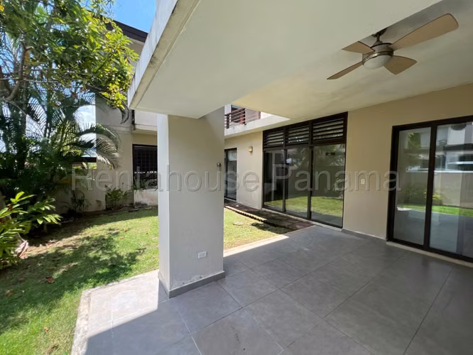 Venta de Casa con Línea blanca en Panama Pacifico Nativa EC