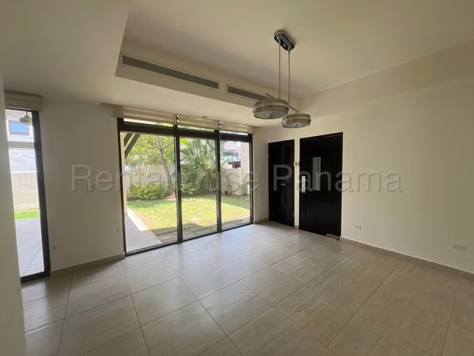 Venta de Casa con Línea blanca en Panama Pacifico Nativa EC