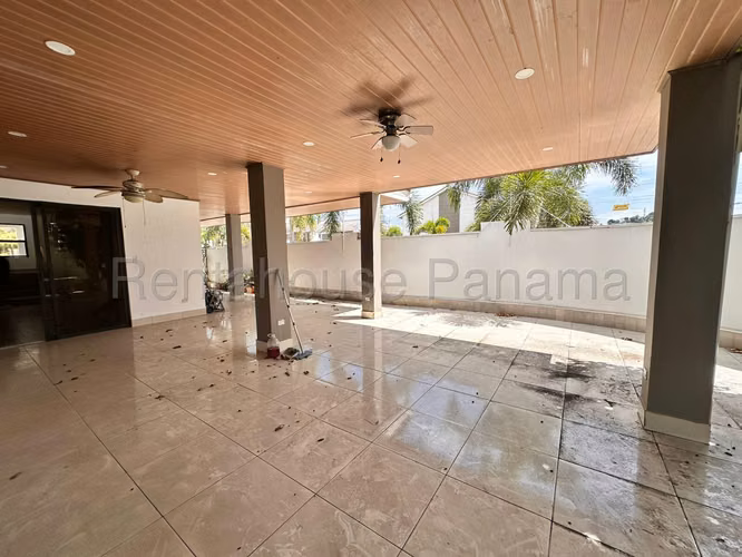Venta de Casa en Paseo del Norte Olympus EC