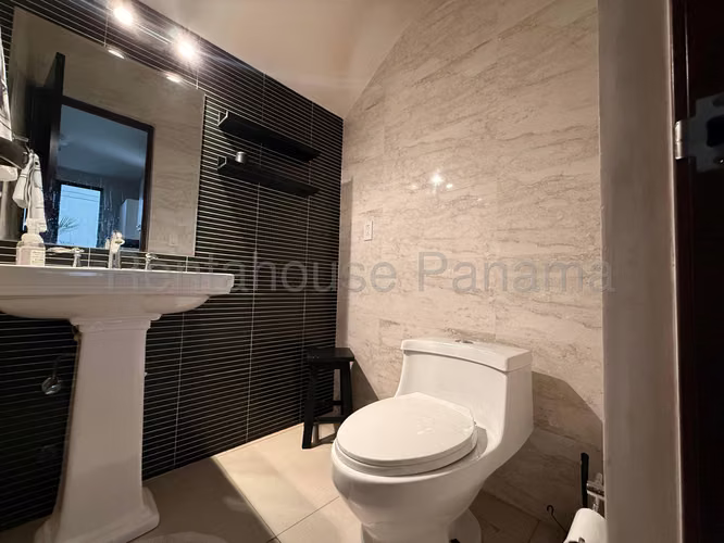 Venta de Casa con Línea blanca en Panama Pacifico River Valley EC
