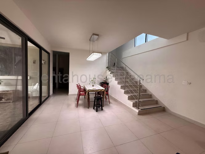 Venta de Casa con Línea blanca en Panama Pacifico River Valley EC