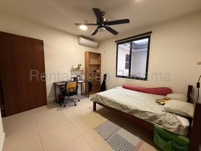 Venta de Casa con Línea blanca en Panama Pacifico River Valley EC
