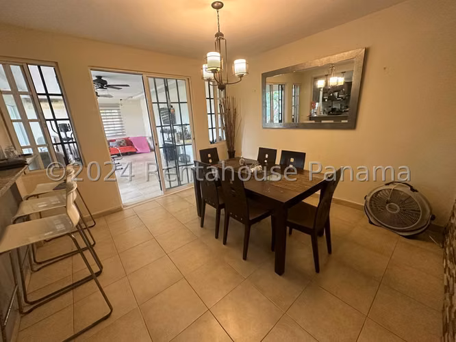 Venta de Casa en Villa Zaita Casa Villa Serena 345.87 Mts PD