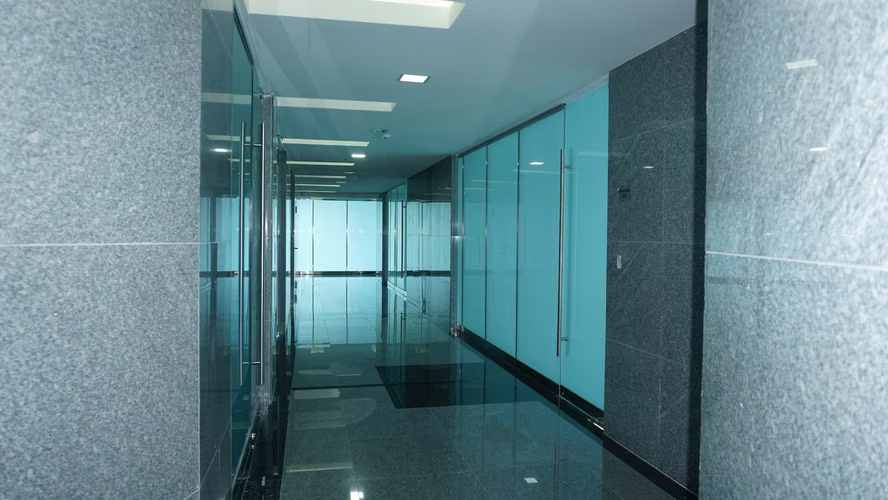 Alquilo Oficina de 78m2 en Via Brasil Street Mall 27-2602SRZ