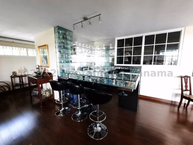 Vendo Casa de 378.77m2 en La Alameda 22-9703SRZ