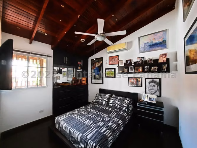Vendo Casa de 378.77m2 en La Alameda 22-9703SRZ