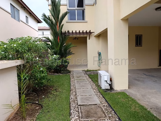 Vendo Casa de 230m2 en Panama Pacifico Woodlands 26-3468SRZ