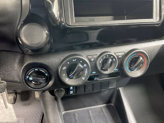 TOYOTA HILUX - 2024 - PPHX - Automarket - Imagen 9