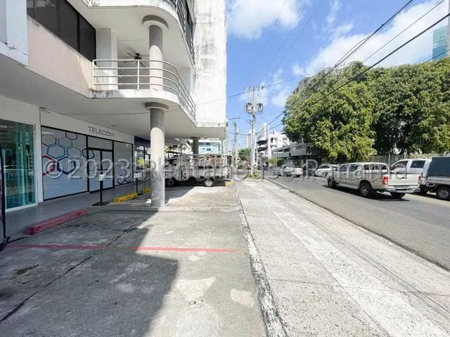 ALQUILER DE LOCAL COMERCIAL EN OBARRIO - Imagen 3