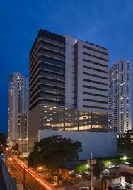 Alquilo apartamento PH Midtown pty frente a la estación del metro 12 de octubre