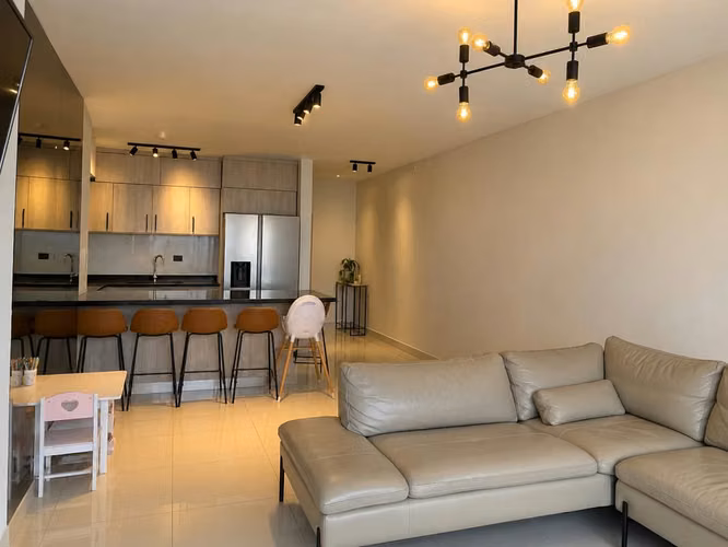 C486J SE ALQUILA AMPLIO APARTAMENTO AMOBLADO EN EL CARMEN - Imagen 2