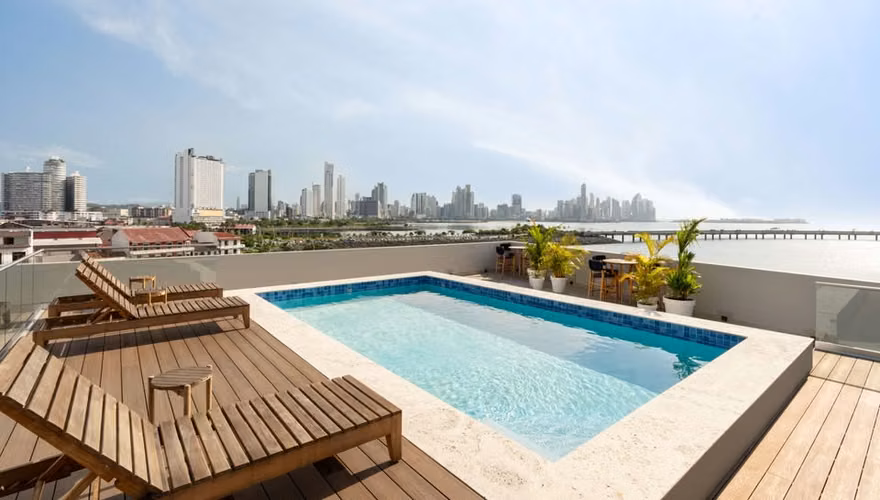Alquiler Amoblado en PH Plazuela de Alfaro – Casco Viejo | Rooftop & Piscina  - Imagen 7