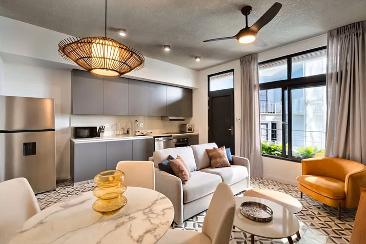 Alquiler Amoblado en PH Plazuela de Alfaro – Casco Viejo | Rooftop & Piscina  - Imagen 3