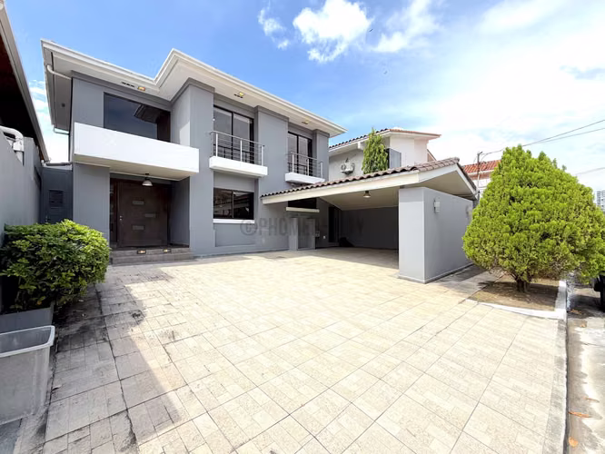 Casa Amoblada de 3 Recámaras en Alquiler en Condado del Rey – 383 m² con Piscina