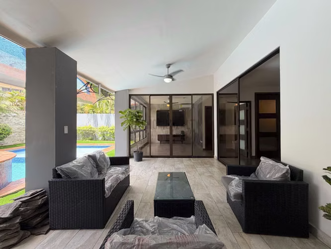 Casa Amoblada de 3 Recámaras en Alquiler en Condado del Rey – 383 m² con Piscina - Imagen 8