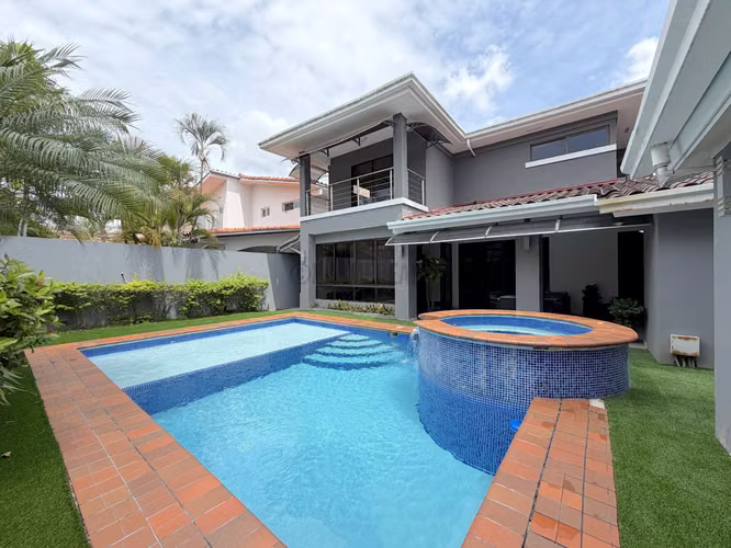 Casa Amoblada de 3 Recámaras en Alquiler en Condado del Rey – 383 m² con Piscina - Imagen 11