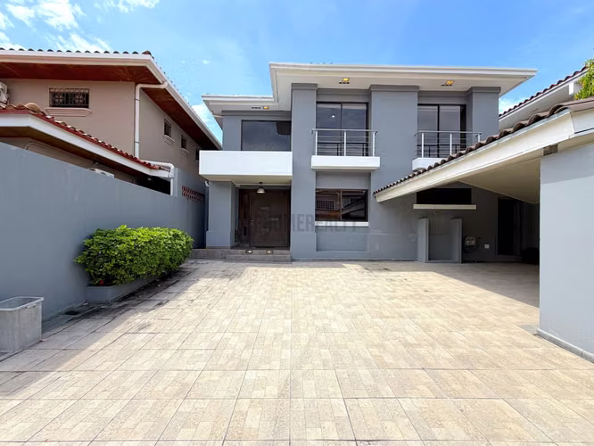 Casa Amoblada de 3 Recámaras en Alquiler en Condado del Rey – 383 m² con Piscina - Imagen 2