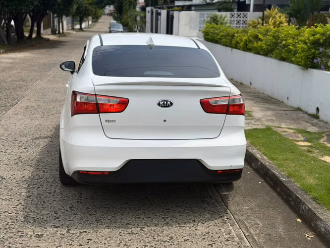 KIA RIO AUTOMATICO 2017 - Imagen 11
